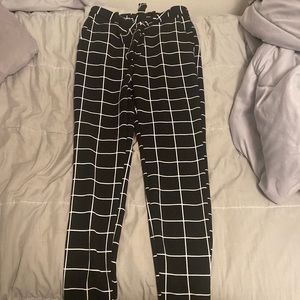 Grid pants with belt